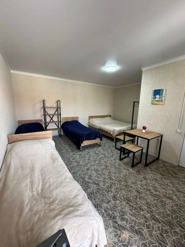 Zuuraat Resort Five-Person Room — room, v. Tamchy