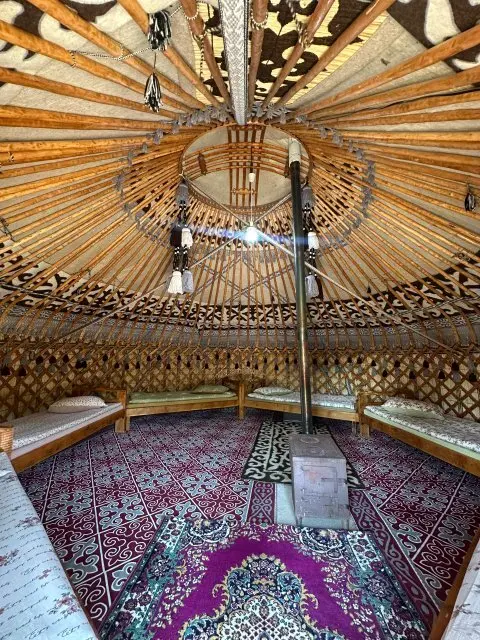 Six-Person Yurt — yurt, v. Ton