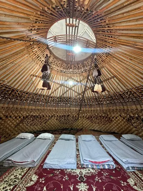 Six-Person Yurt — yurt, v. Ton