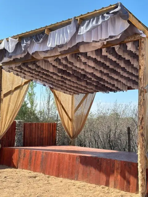 3 кишилик боз үй — боз үй, Тон а.