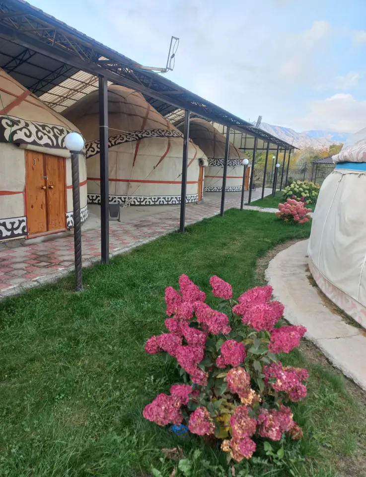 Six-person yurt in Khan-Ordo — yurt, v. Tosor