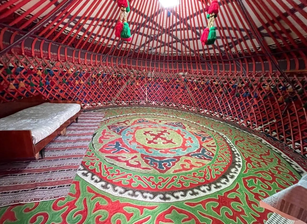 Трехместная юрта в Македон — yurt, v. Barskoon