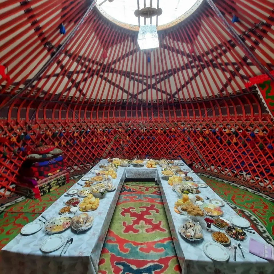 Трехместная юрта в Македон — yurt, v. Barskoon