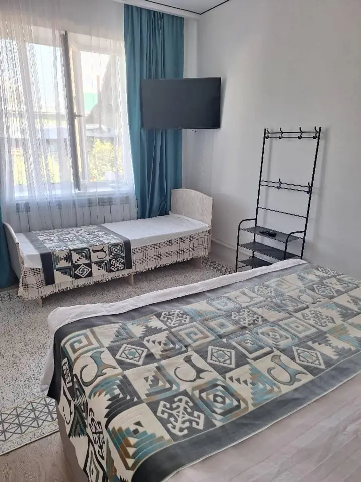 Четырёхместный номер в Novamotel — room, Karakol