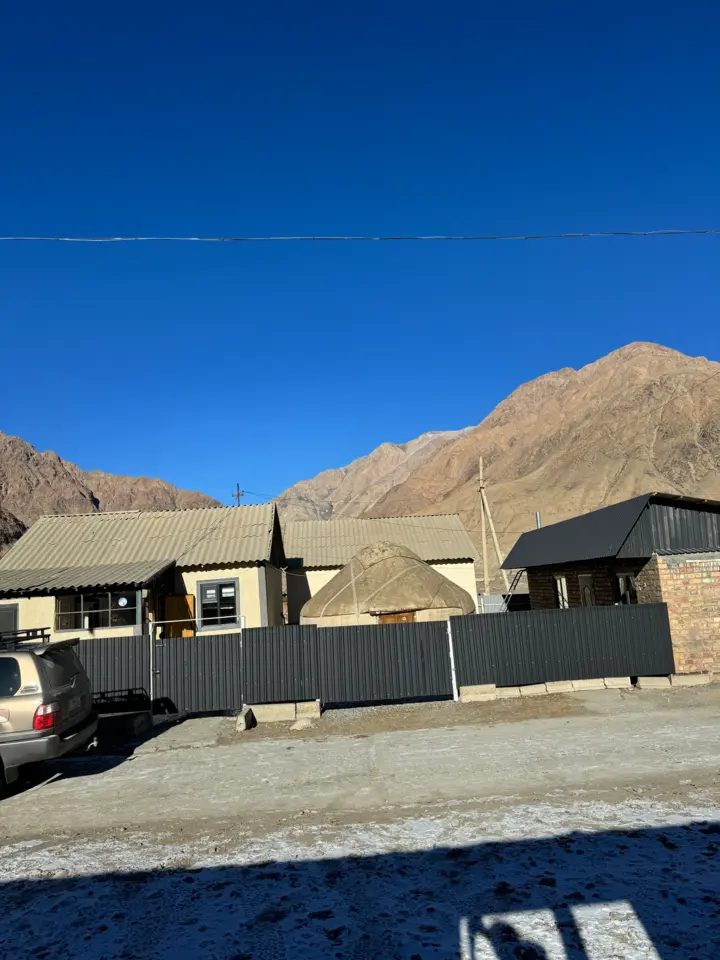 Двухместный номер в Khan Guest House — номер, с. Энильчек