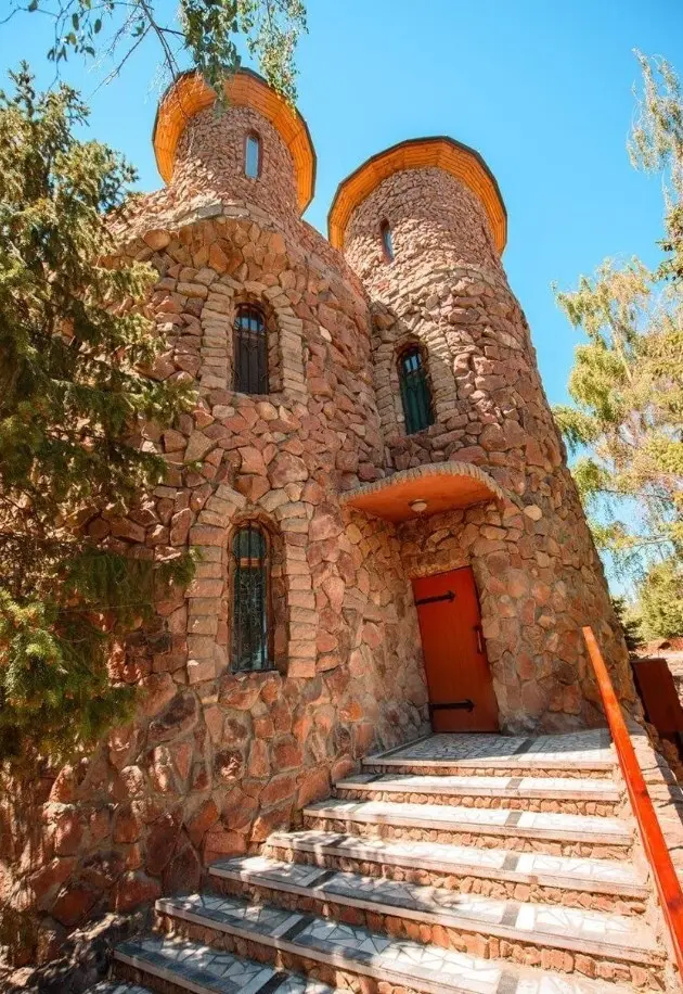 Old Castle — guest house, v. Tamchy
