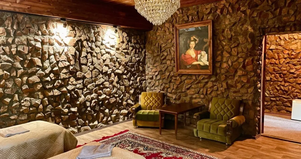 Old Castle — guest house, v. Tamchy