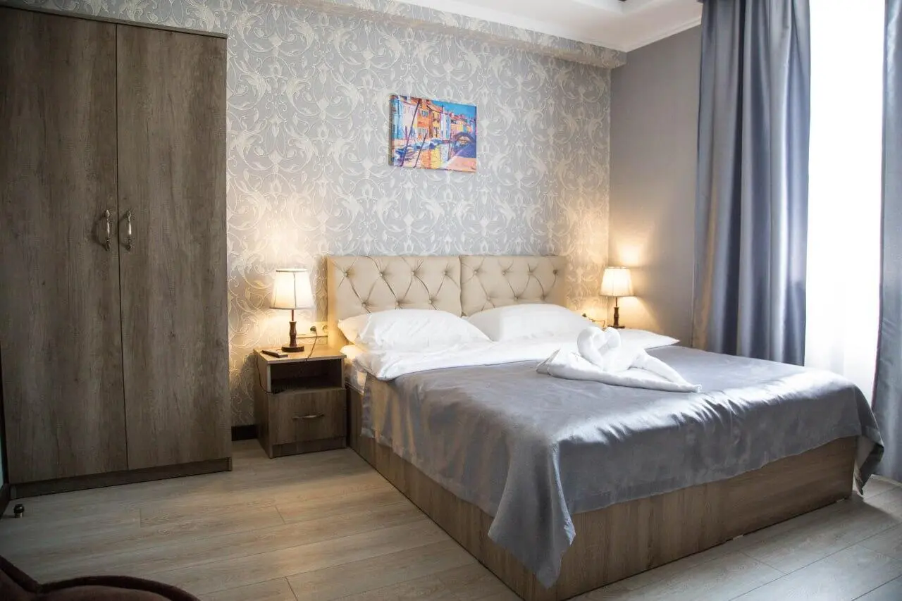 Single — room, Bishkek