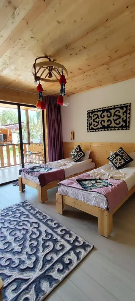Guesthouse Zhekshen — гостевой дом, с. Кароол-Дёбё