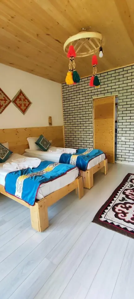 Guesthouse Zhekshen — гостевой дом, с. Кароол-Дёбё