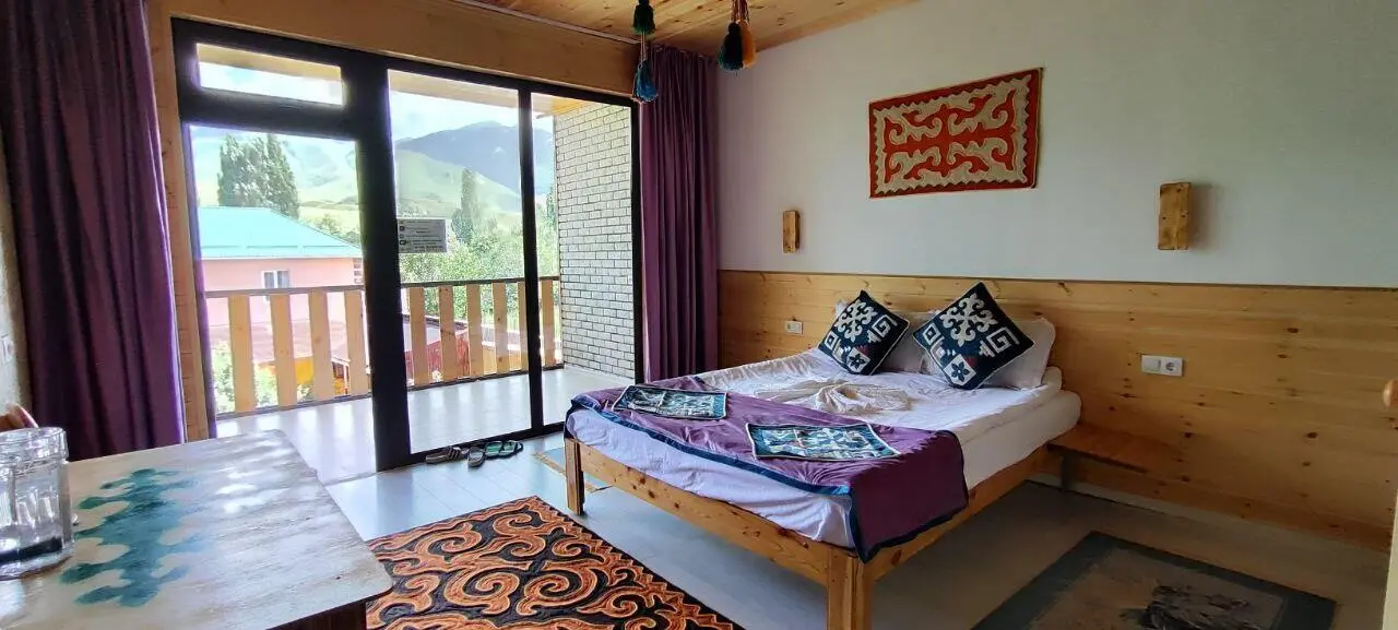 Guesthouse Zhekshen — гостевой дом, с. Кароол-Дёбё
