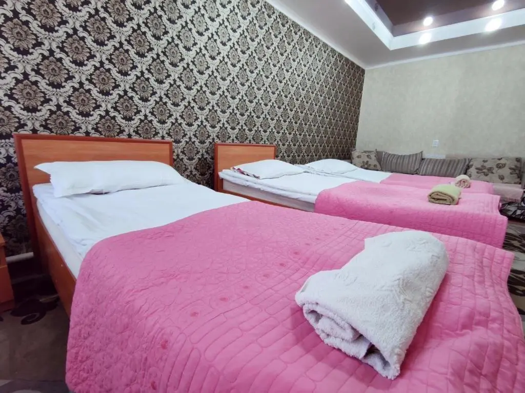 Трёхместный номер — room, Naryn