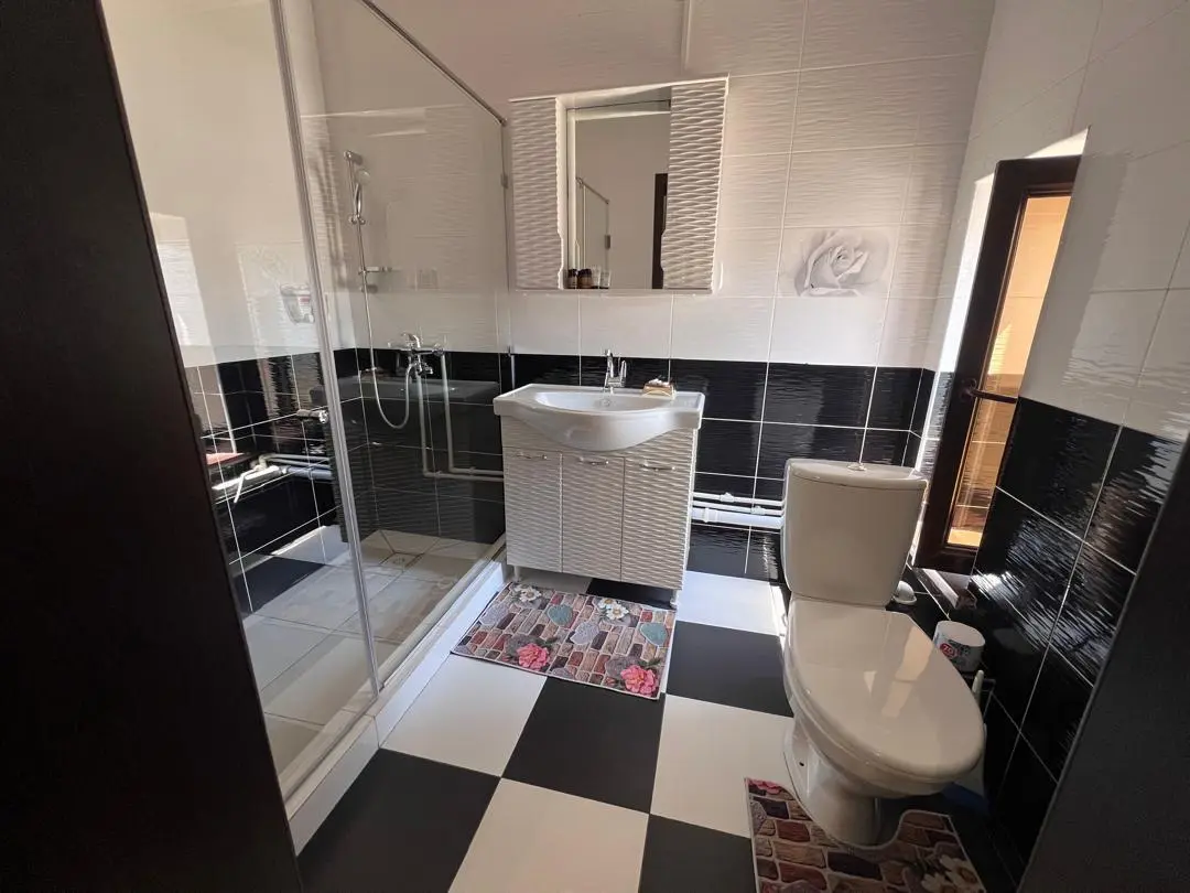 Трёхместный номер — room, Talas