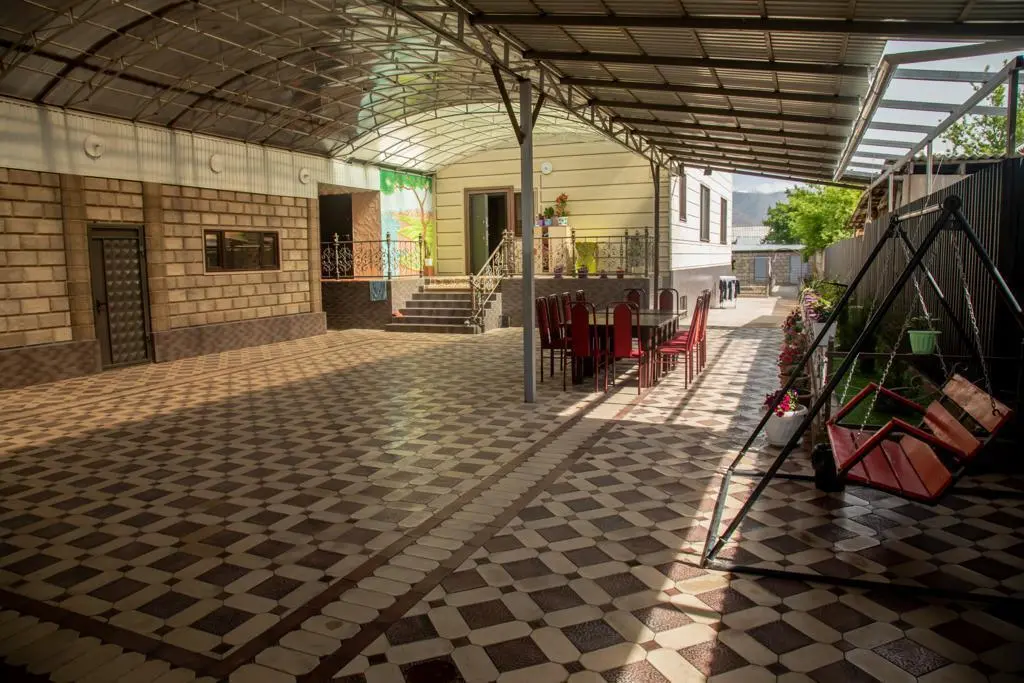 Трёхместный номер — room, Talas