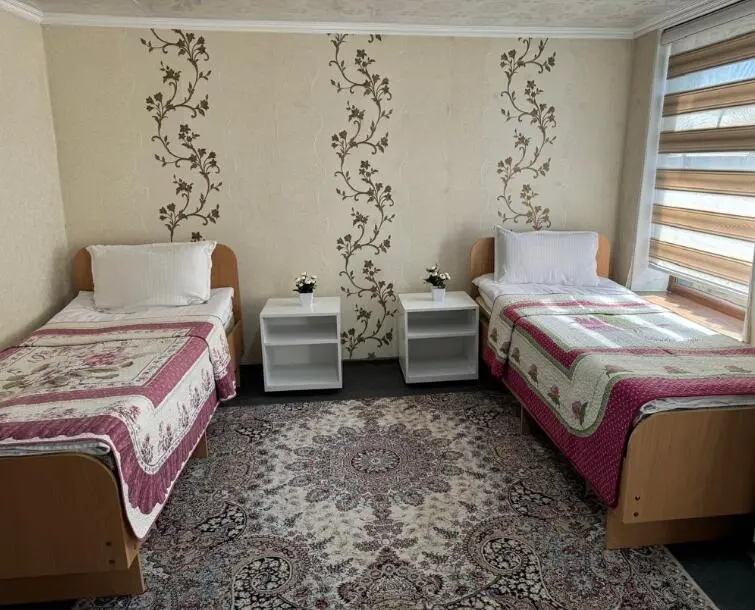 Family Room — room, Talas