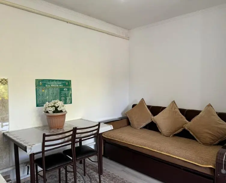 Seven-Person Room — room, Talas