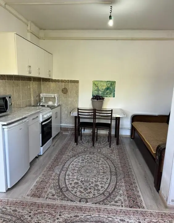 Seven-Person Room — room, Talas