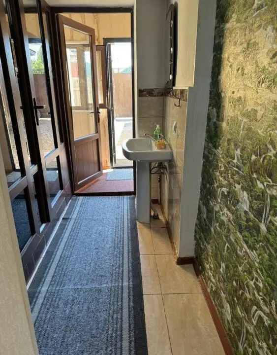 Seven-Person Room — room, Talas