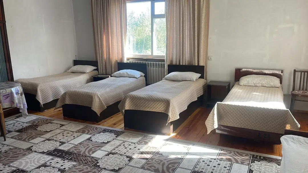 Семиместный номер — room, Talas