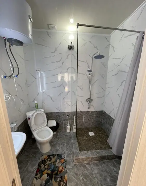 Семиместный номер — room, Talas