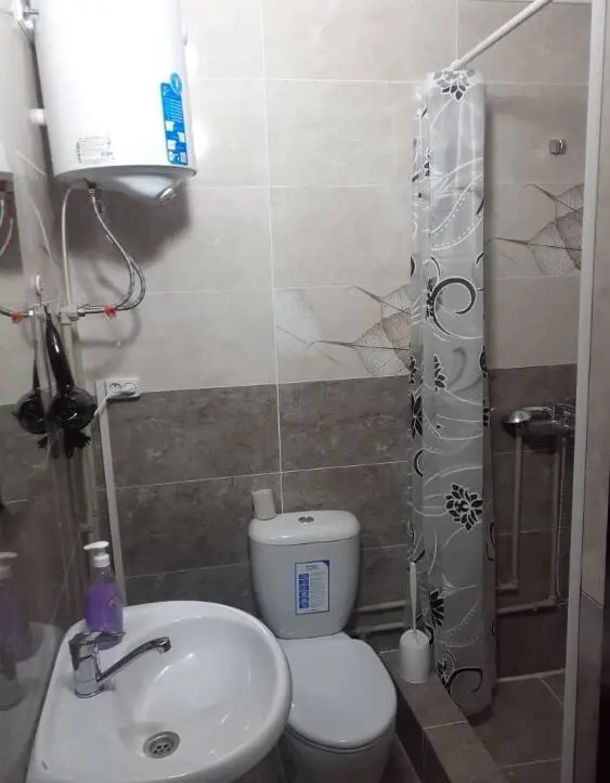Five-person room — room, Talas