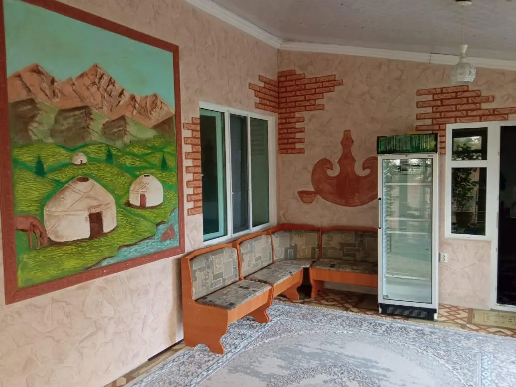 Семейный номер — room, Talas