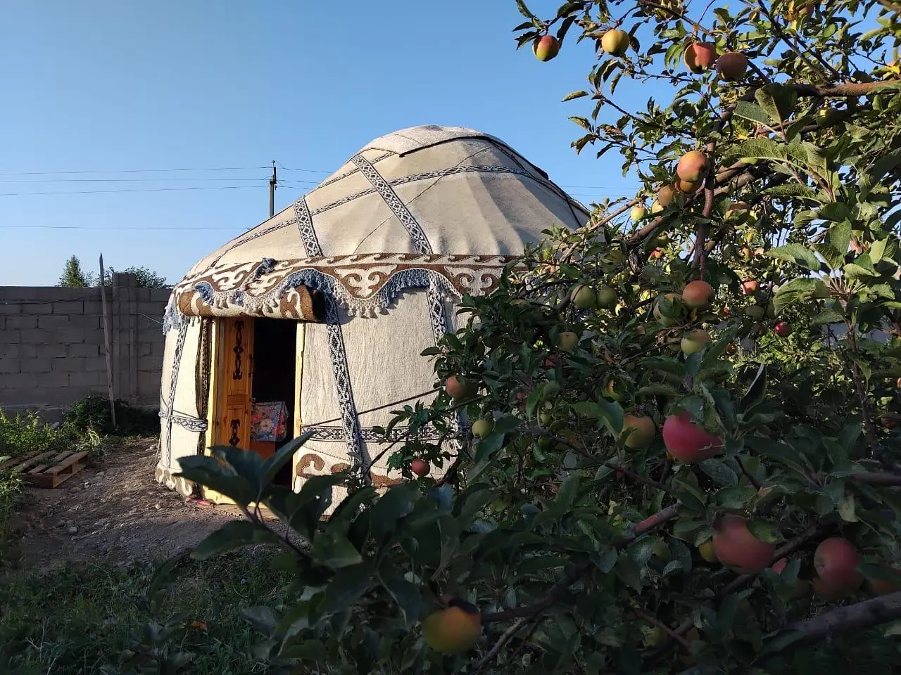 Юрта — yurt, v. Oktyabrskoe