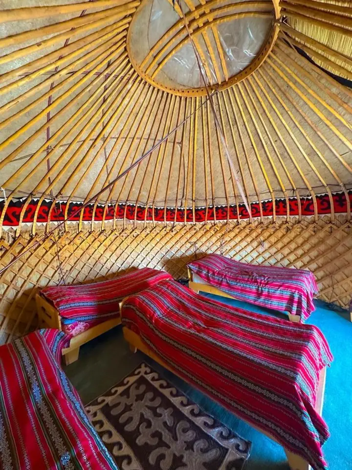 Четырехместная юрта — юрта, оз. Сон Куль