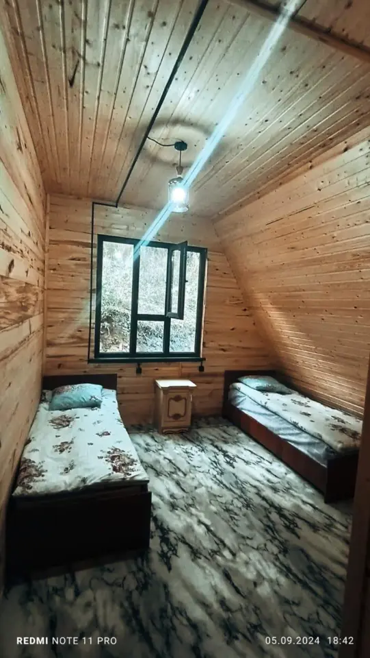Двухместный номер в Riverside Guest House с питанием — room, Arslanbob