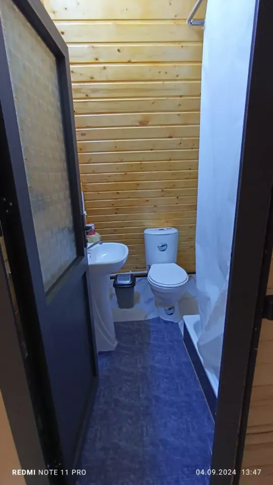 Двухместный номер в Riverside Guest House с питанием — room, Arslanbob