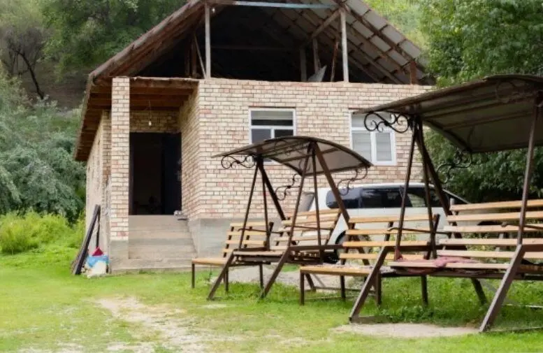 Sary-Chelek Azalia — guest house, Arkit