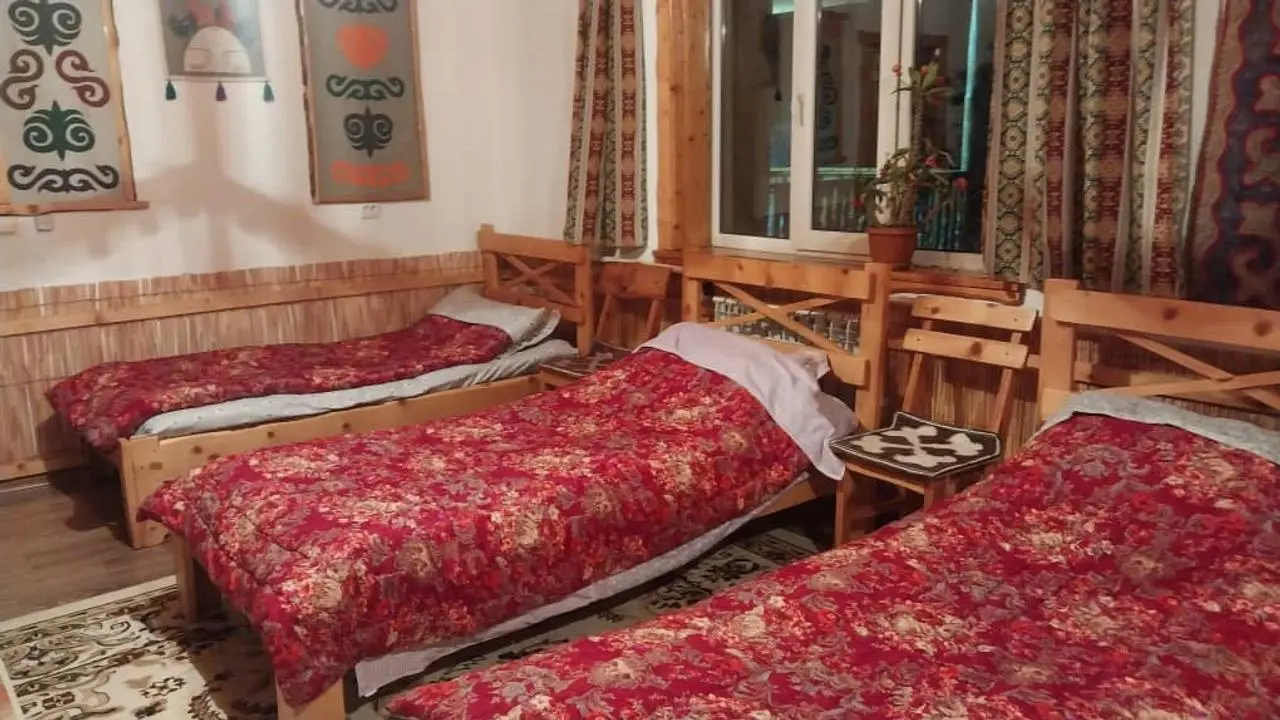 Койко-место 2 Kanat Guest House — bed space, v. Tar-Suu