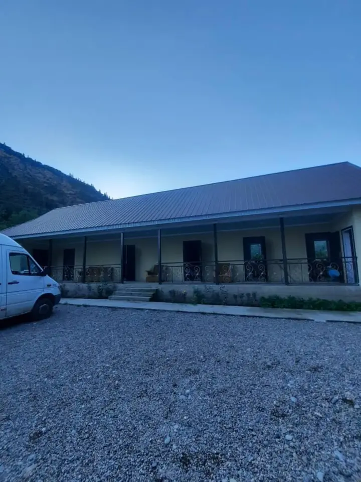 Yrysky Guesthouse — room, Arkit