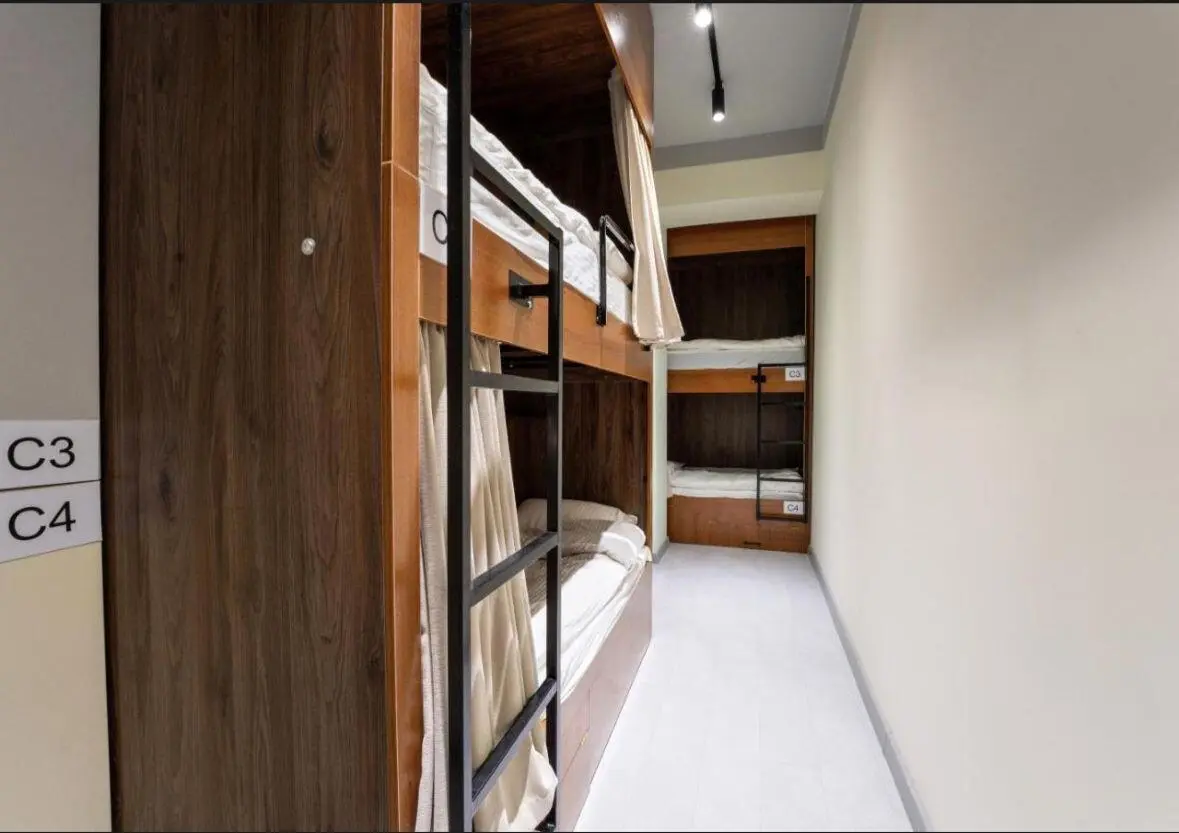 Койко-место в общем номере для женщин и мужчин Qlife Hostel — bed space, Bishkek