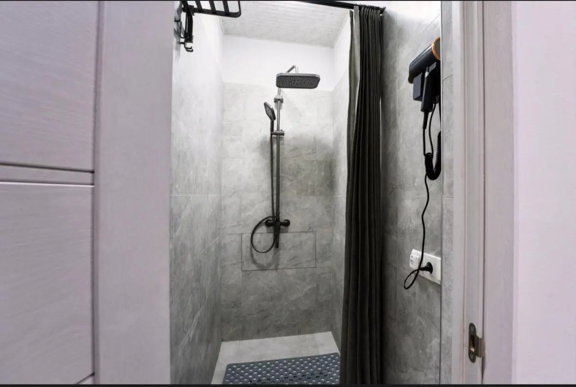 Койко-место в общем номере для женщин и мужчин Qlife Hostel — bed space, Bishkek