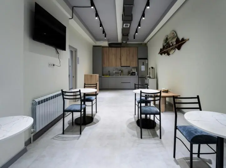 Койко-место в общем номере для женщин и мужчин Qlife Hostel — bed space, Bishkek
