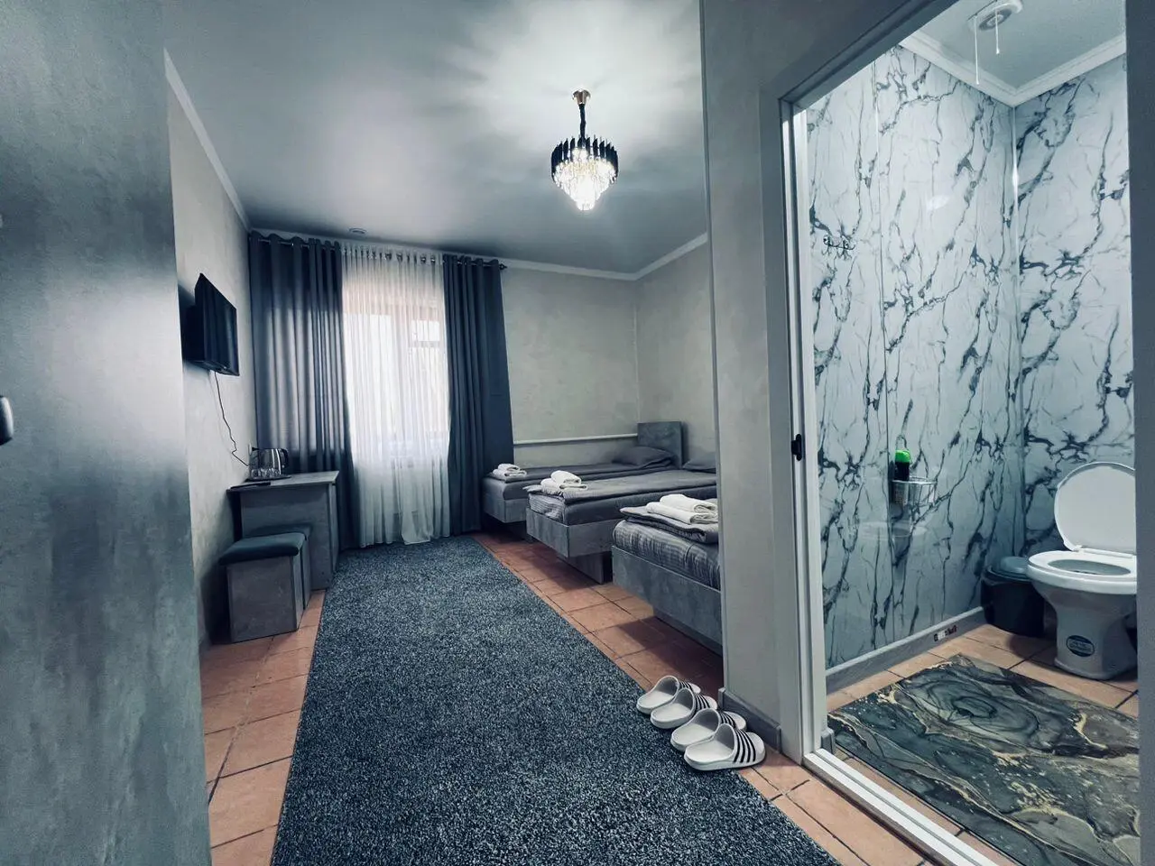 Triple Room — room, Talas
