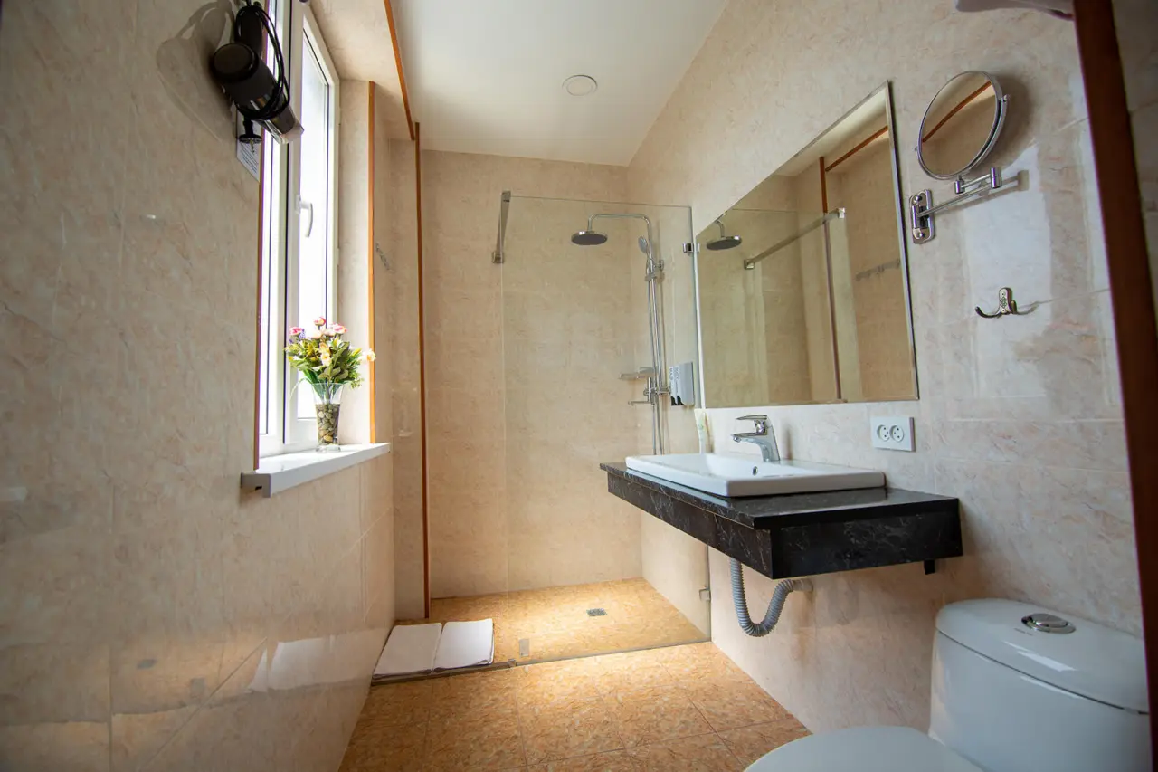 Single Comfort Room — room, Osh