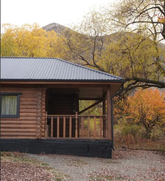 Wooden Log Cabin — cottage/house, v. Tatyr