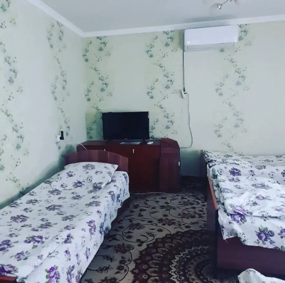 Пятиместный номер — бөлмө, Таш-Көмүр
