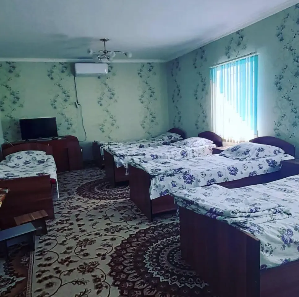 Пятиместный номер — бөлмө, Таш-Көмүр