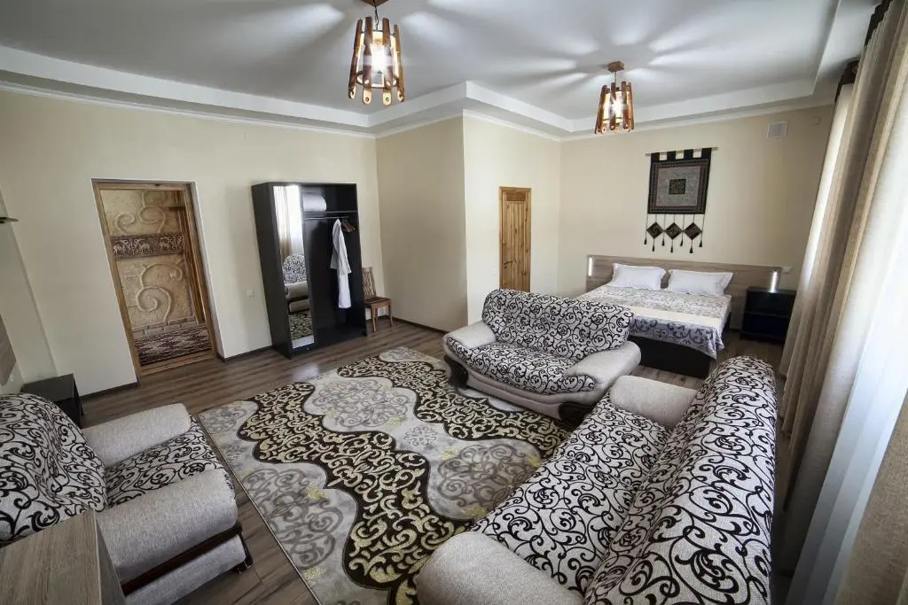 Double Deluxe — room, Osh