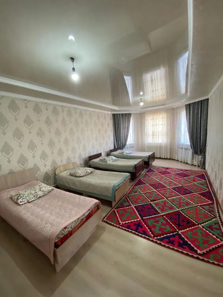 Пятиместный номер в Uluk Guest House — room, Kochkor