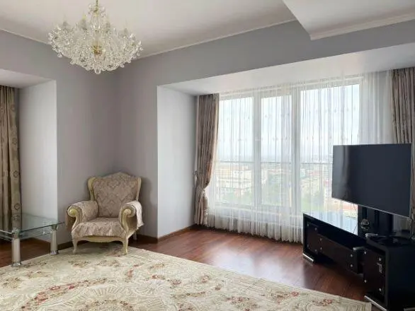 Apartment in Sheraton — apartment, Bishkek