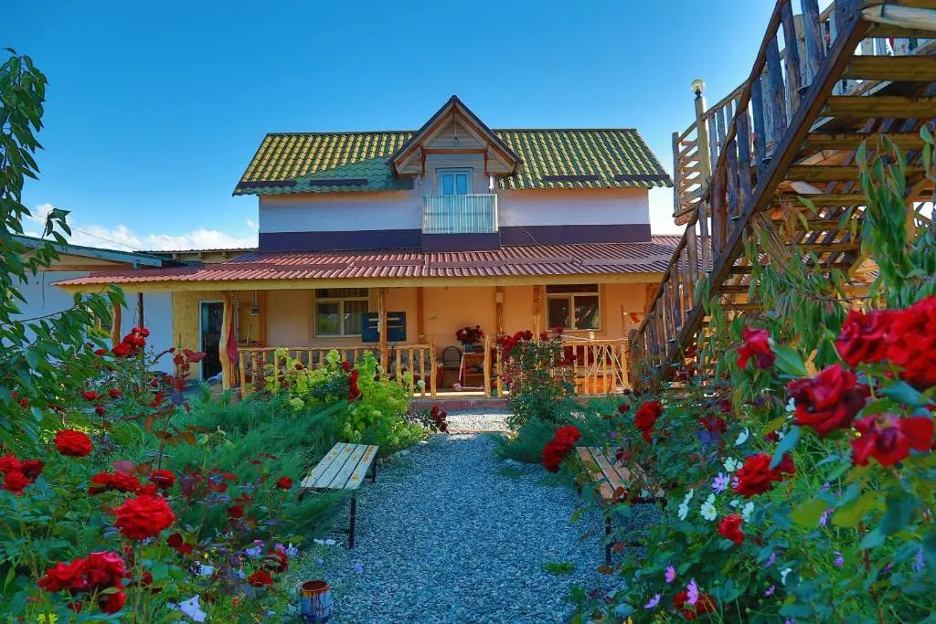 Койко-место в общем МУЖСКОМ номере — bed space, v. Karakol (d. Ak-Suy )