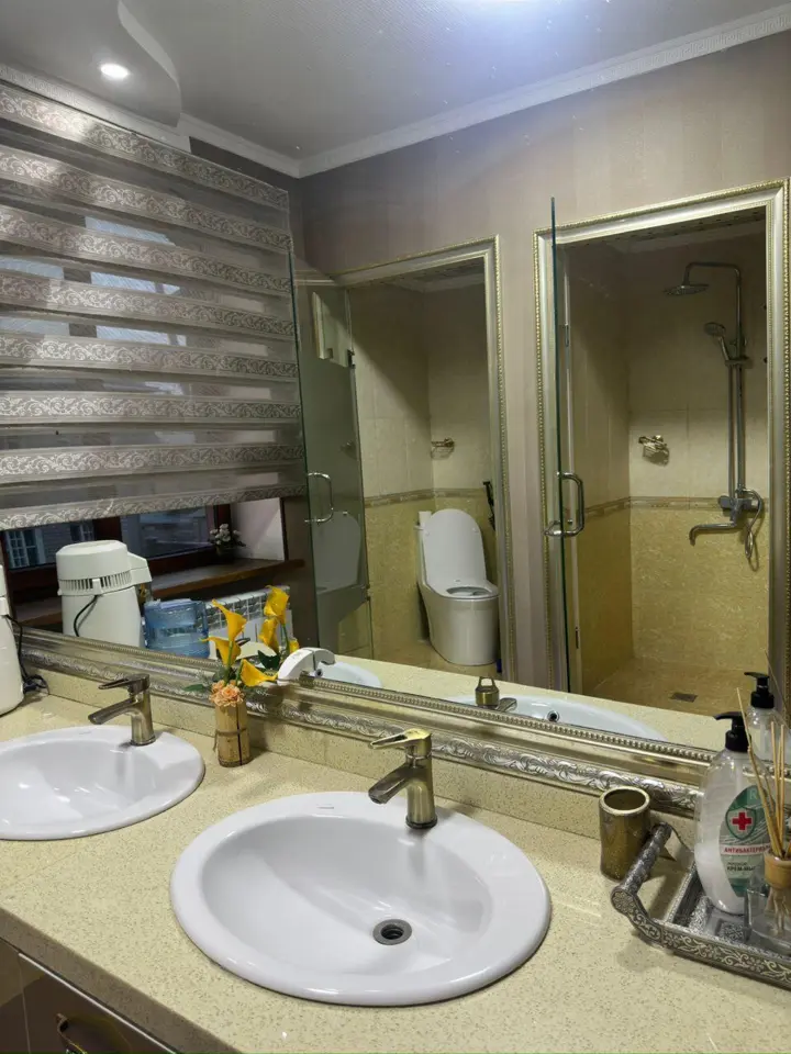 Четырёхместный номер в Sultan Saray — room, Osh