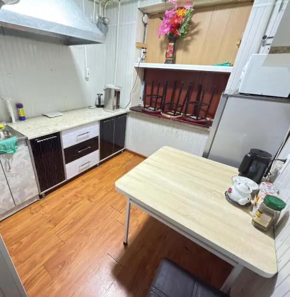 Четырёхместный номер в Time Hostel — room, Osh