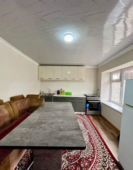 Трехместный номер в October Guesthouse — room, Suzak