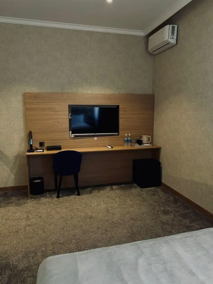 Double Deluxe Room — room, Osh