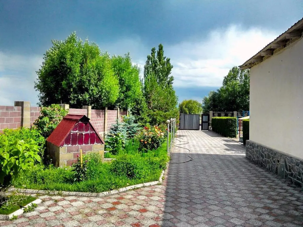 Tian Shan Guesthouse — guest house, Balykchy